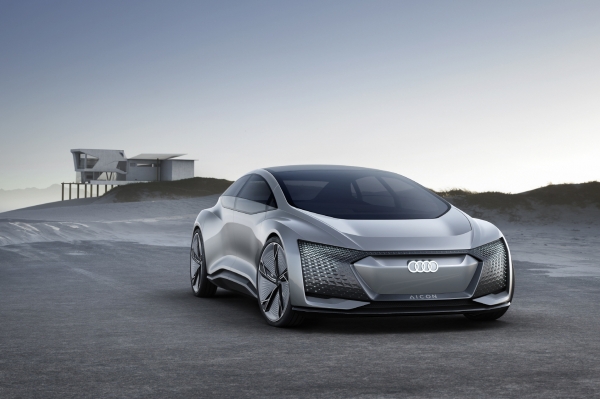 아우디가 ‘아우디. 진보. 2025.’ 계획을 공개하며 2025년까지 20종 이상의 전동화 모델과 80만대 가량의 대체연료 자동차를 출시하겠다고 밝혔다. (사진은 아우디 자율주행 컨셉카 '아이콘')