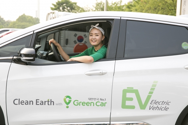 카셰어링 브랜드 그린카가 대기환경 개선을 위해 친환경 자동차를 확대한다고 밝혔다.