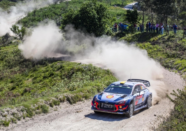 현대차 월드랠리팀이 21일 '2018 WRC 포르투갈 랠리'에서 우승을 차지해 드라이버와 제조사 종합순위 모두 1위를 기록했다고 밝혔다.