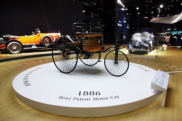 메르세데스 벤츠 창업자인 칼 벤츠가 발명한 세계 최초의 내연기관 자동차인 ‘페이턴트 모터바겐(Patent Motorwagen)’