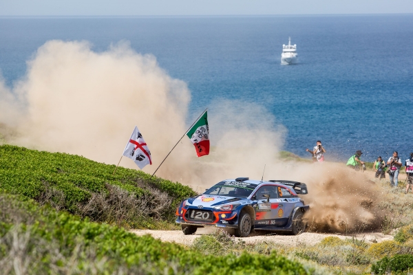 이탈리아 샤르데냐에서 열린 ‘2018 월드랠리챔피언십(WRC)’ 7차 대회에서 경기중인 현대 'i20랠리카'