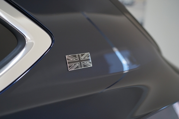 벤틀리가 국내 20대 한정 판매 되는 럭셔리 SUV '벤테이가 W12 코리안 에디션 by 뮬리너'를 공개했다.