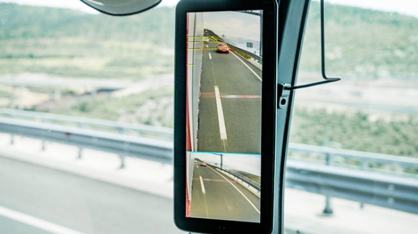 메르세데스-벤츠 트럭 ‘미러 캠(mirror-cam)‘