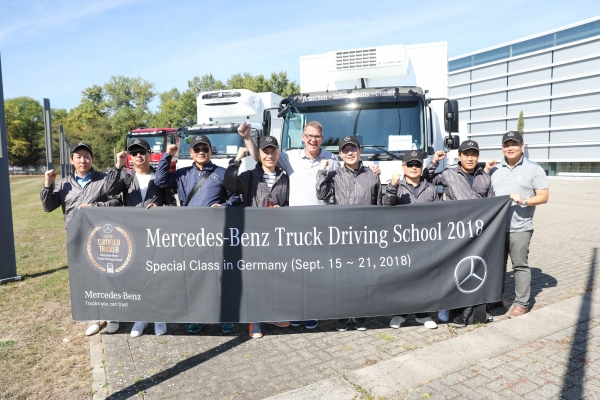 다임러 트럭 코리아가 자사의 최우수 고객들을 대상으로 ‘메르세데스-벤츠 트럭 드라이빙 스쿨(Mercedes-Benz Truck Driving School)’을 독일에서 개최했다고 밝혔다.