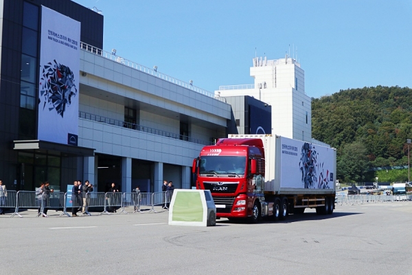 만트럭버스코리아가 수입 상용차 최초로 자체 전시회인 만트럭버스코리아 페어 2018를 개최했다.