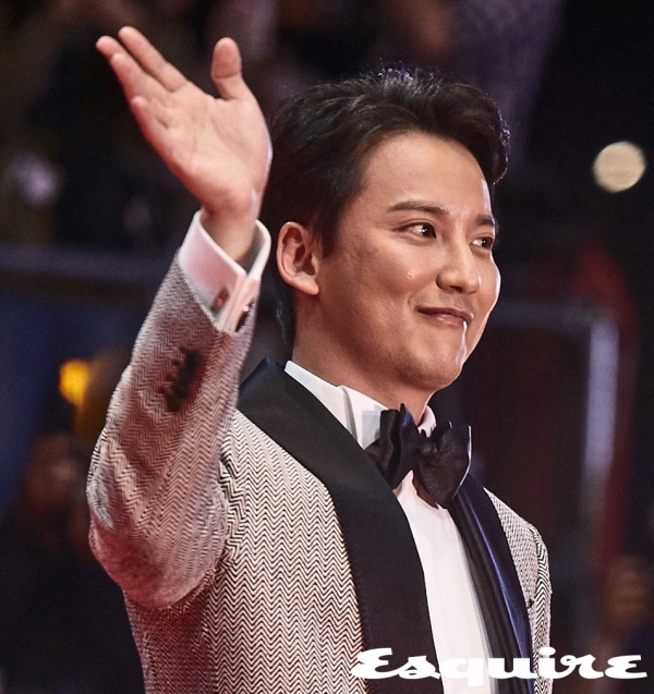 배우 김남길이 부산국제영화제 '제네시스 베스트 포토 어워즈'에서 가장 빛난 배우로 선정돼 제네시스 G70의 주인공이 됐다고 밝혔다.