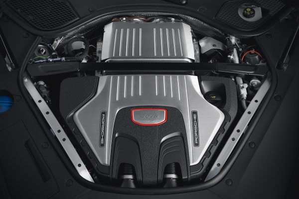 포르쉐 '뉴 파나메라 GTS'에 탑재되는 4리터 V8 바이터보 엔진