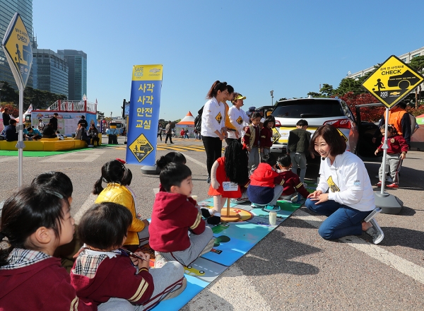 쉐보레가 서울안전 한마당에 참가해 '사각사각 어린이 교통안전 캠페인'을 진행한다고 밝혔다.