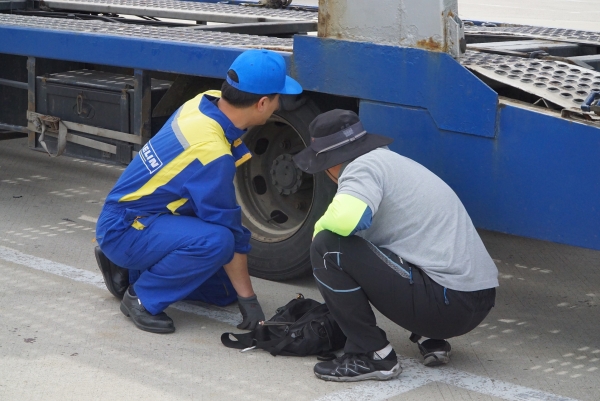 미쉐린코리아가 고속도로 휴게소 2곳에서 트럭운전자들을 대상으로 타이어 안전 점검 서비스를 제공하는 ‘미쉐린 서비스 캠프’를 실시한다.
