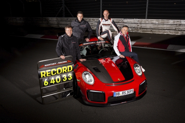 포르쉐 AG가 만타이 레이싱과 함께 제작한 ‘911 GT2 RS MR’로 뉘르부르크링 서킷 랩타임 신기록을 세웠다.