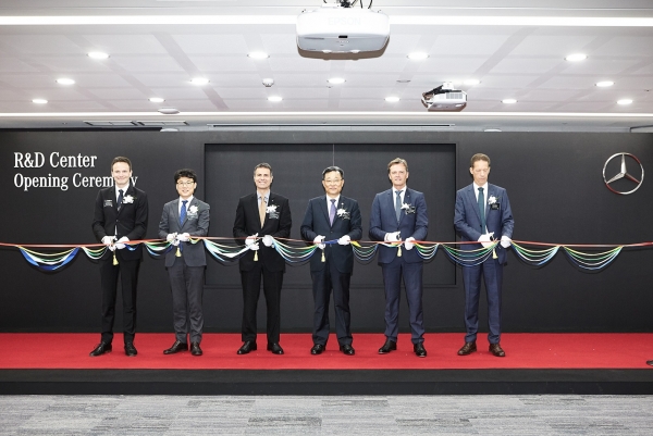 메르세데스-벤츠 코리아가 미래차량 연구개발을 위한 아시아 허브, 메르세데스-벤츠 R&D 코리아 센터를 확장 오픈했다고 밝혔다.