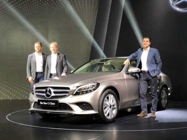 메르세데스 벤츠 코리아가 부분변경을 거친 ‘더 뉴 메르세데스-벤츠 C-클래스(The New Mercedes-Benz C-Class)’를 국내 최초로 공개했다.