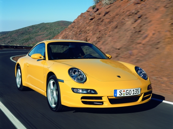 포르쉐 AG가 LA오토쇼에서 자사의 아이코닉 모델이자 스포츠카의 대명사인 8세대 ‘신형 911‘을 선보인다.