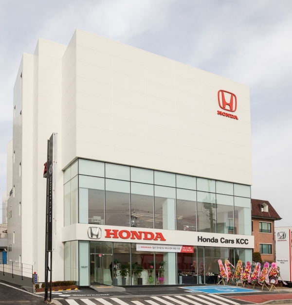 혼다코리아가 자사의 공식 딜러사인 KCC모터스가 일산 전시장 및 서비스센터를 신축 이전했다고 밝혔다. (사진은 '혼다 일산전시장 및 서비스센터' 외관)