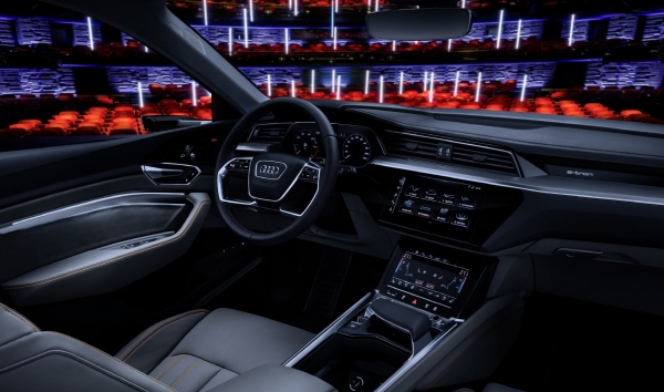 아우디가 '2019 CES'에서 자동차를 가상현실 경험 플랫폼으로 통합하는 기술 선보인다고 밝혔다.