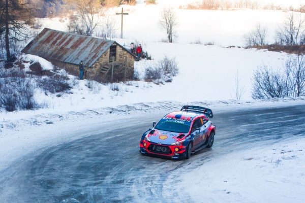 현대차 ‘i20 WRC’ 랠리카가 '2019 월드랠리챔피언십' 시즌 첫 대회인 몬테카를로 랠리에서 달리고 있다.
