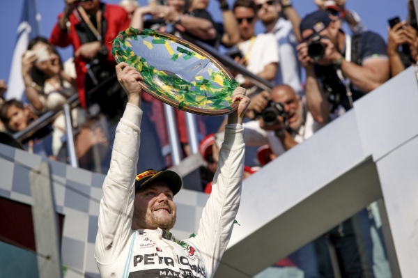 메르세데스-AMG 페트로나스 모터스포츠팀 발테리 보타스와 루이스 헤밀턴이 2019년 FIA(국제자동차연맹) F1 월드 챔피언십 개막전인 호주 그랑프리에서 나란히 1, 2위를 석권하며, 우승을 차지했다.