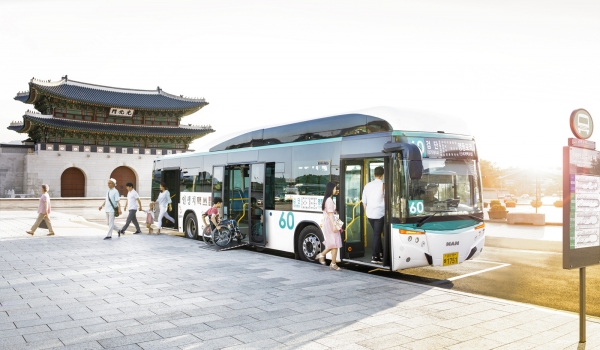 만트럭버스코리아가 대전광역시에 ‘MAN 라이온스시티 천연가스 저상버스’ 총 5대에 대한 공급을 완료, 본격 운영을 개시한다.
