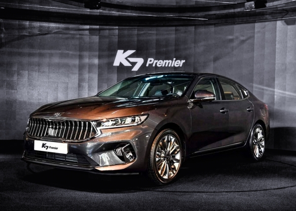 기아차가 K7의 페이스리프트(부분변경) 모델인 ‘K7 프리미어(Premier)'를 공개했다.