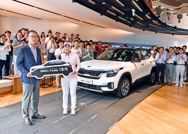 기아차의 하이클래스 소형 SUV '셀토스'의 1호차 주인공으로 프로 골퍼로 활동 중인 안혜진(26) 씨가 선정됐다.