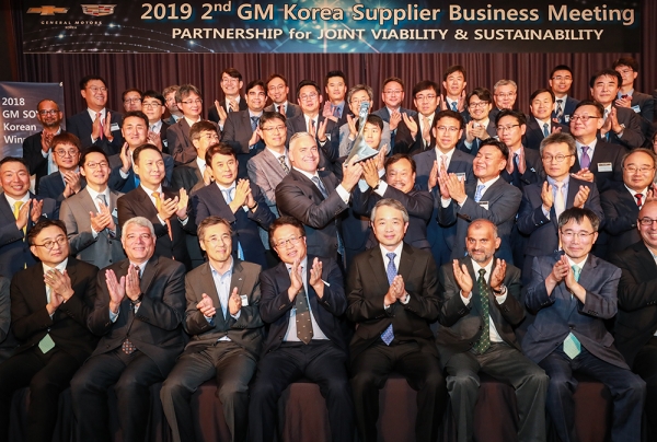 한국지엠이 서울 메이필드 호텔에서 150여개 국내 우수 부품협력사와 ‘2019 협력사 초청 경영현황 설명회’를 가졌다.