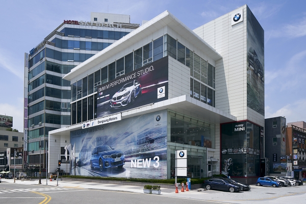 BMW 그룹 코리아 공식 딜러사인 동성모터스가 부산 해운대 전시장에 ‘M 퍼포먼스 스튜디오’를 새롭게 오픈했다.