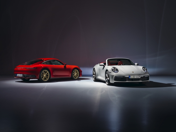 포르쉐가 신형 ‘911 카레라 쿠페’와 ‘911 카레라 카브리올레’를 새롭게 공개, 8세대 신형 911의 라인업을 더욱 확장한다.