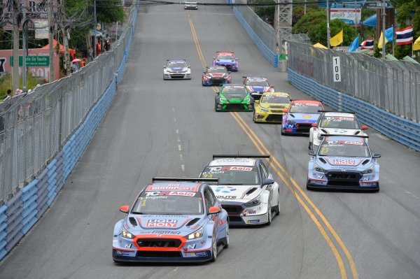'태국 방센 스트리트 서킷(BangsaenStreet Circuit)'에서 열린 TCR 아시아 시리즈 시즌 마지막 대회에서 경주 모습
