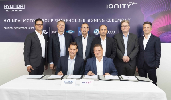 현대·기아차가 유럽의 전기차 초고속 충전 인프라 구축 전문 업체 ‘아이오니티(IONITY)’에 전략 투자를 단행하고, 유럽 내 전기차 판매 확대를 위한 발판을 마련한다.