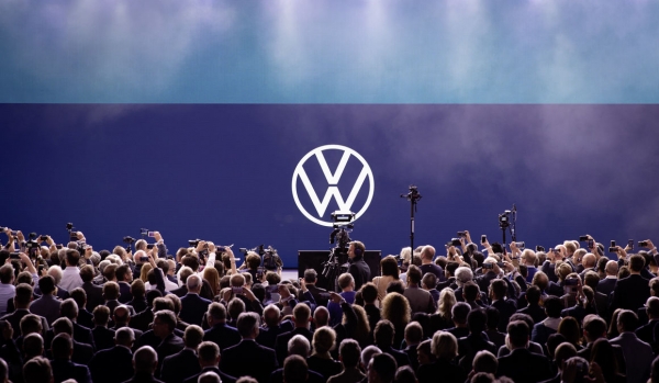 폭스바겐이 '뉴 폭스바겐(New Volkswagen)’이라는 모토를 담은 새로운 브랜드 디자인과 로고를 세계 최초로 선보였다.