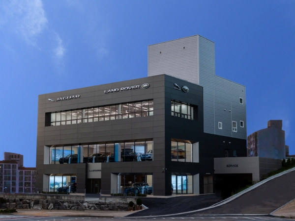 재규어랜드로버코리아가 경기도 부천에 재규어 랜드로버 전시장을 오픈하고 경기 서부와 서울 강서권의 판매 및 서비스 강화에 나섰다.