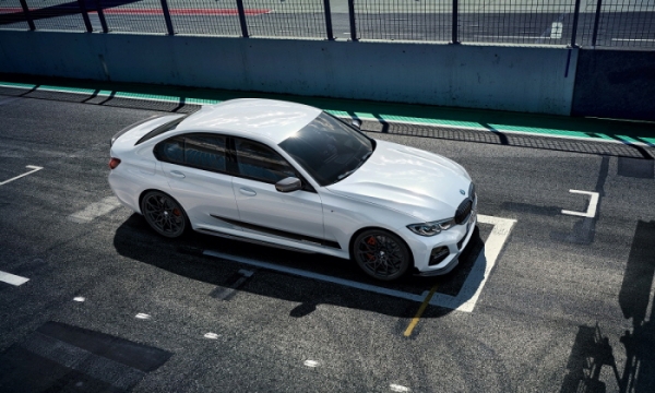 BMW 코리아가 가을맞이 '오리지널 카 액세서리 및 라이프스타일 캠페인'을 실시한다.