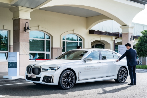BMW 코리아가 ‘LPGA 인터내셔널 부산’에서 열리는 ‘BMW 레이디스 챔피언십 2019' 참가 선수 및 갤러리를 위해 뉴 7시리즈 130대를 투입, 프리미엄 의전 서비스를 제공한다.