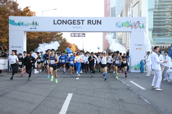 현대차가 친환경 사회공헌 러닝 이벤트 '2019아이오닉 롱기스트 런' 캠페인과, 이 캠페인의 대미를 장식하는 마라톤 대회 '롱기스트 런 인 서울'을 성황리에 마쳤다.