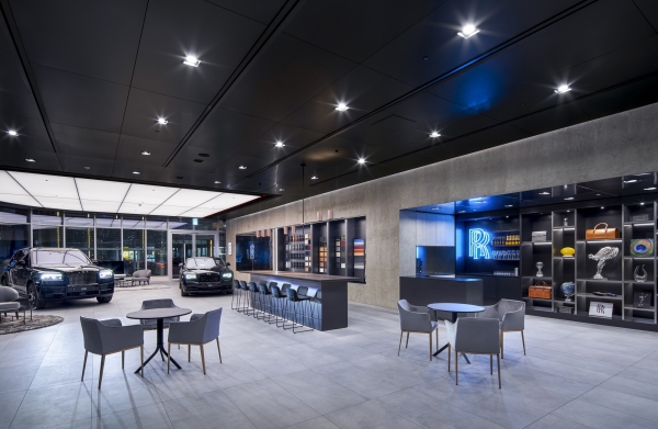 롤스로이스모터카가 블랙 배지 테마의 전시 공간인 ‘판교 라운지’를 공식 오픈했다.