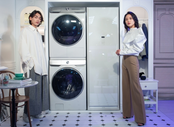 삼성전자가 소비자 개개인의 사용 습관에 맞춰 세탁과 건조를 해주는 인공지능(AI) 세탁기·건조기 ‘삼성 그랑데 AI’를 출시했다.