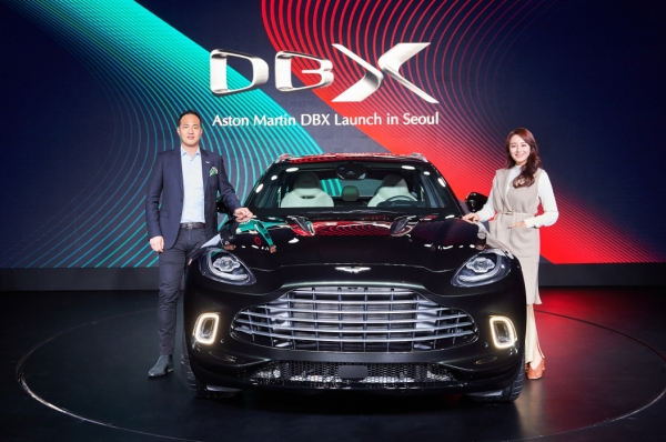 영국 애스턴마틴이 스포츠카 DNA와 실용성을 접목한 브랜드 첫 SUV ‘DBX’를 출시, 국내 럭셔리 SUV 시장에 도전장을 던졌다.
