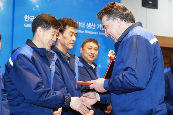 한국지엠 창원공장이 완성차 누정 생산 500만대를 돌파했다.