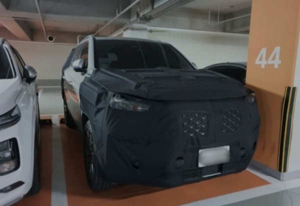쌍용차가 자사의 플래그십 SUV G4렉스턴의 페이스리프트 모델을 선보인다. (출처 ː 오토스파이넷)