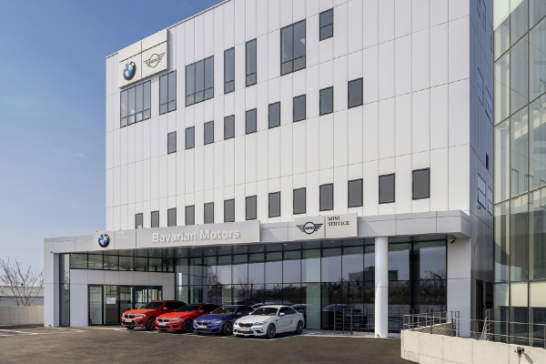 BMW 코리아 공식 딜러 바바리안 모터스가 BMW 자유로 전시장에 고성능 브랜드 M 특화 서비스센터를 오픈한다.