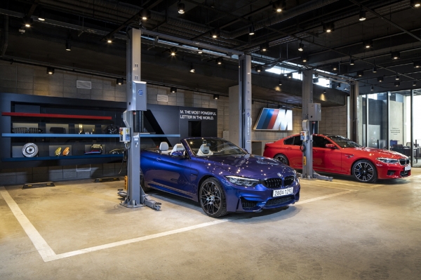 BMW 공식 딜러 바바리안모터스 자유로 서비스센터 내부 전경