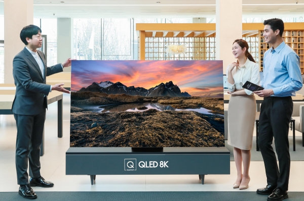 삼성 QLED TV가 최근 미국과 독일의 유력 인증기관으로부터 시력 보호에 대한 검증과 인증을 받았다.
