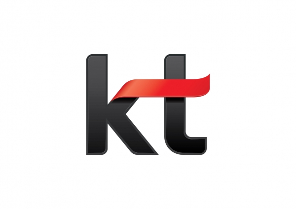 KT가 집에서도 간편하게 ‘콜센터’ 업무를 가능하게 하는 솔루션 ‘5G 재택 콜센터’를 개발 완료하고 시범 적용한다.