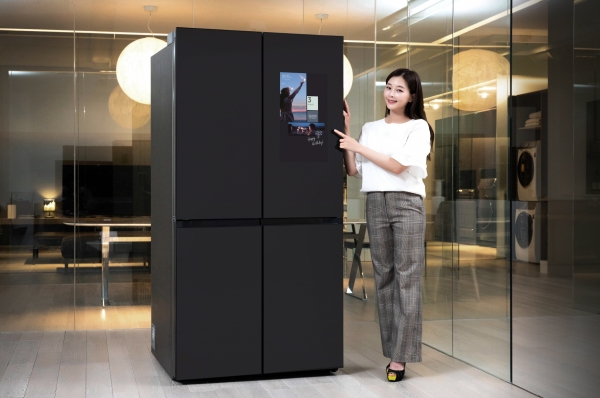 삼성전자가 ‘패밀리허브(Family Hub)’가 적용된 비스포크 냉장고를 출시한다.