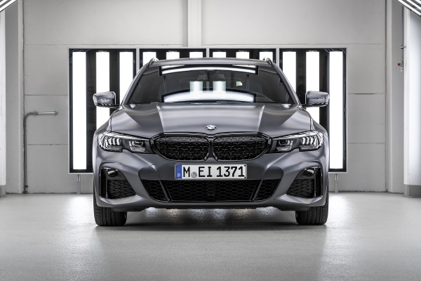 BMW 코리아가 ‘BMW 샵 온라인’을 통해 ‘M340i 퍼스트 에디션’을 온라인 한정으로 선보인다.