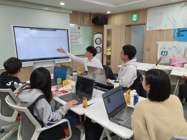 삼성전자가 서울 멀티캠퍼스 교육센터에서 '삼성 청년 소프트웨어 아카데미' 2기 수료식을 열었다.