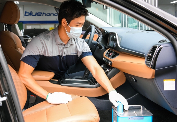 현대차가 장기화되고 있는 코로나19에 대비해 현대차 고객 대상으로 '차량 실내 공기 케어 서비스'를 실시한다.