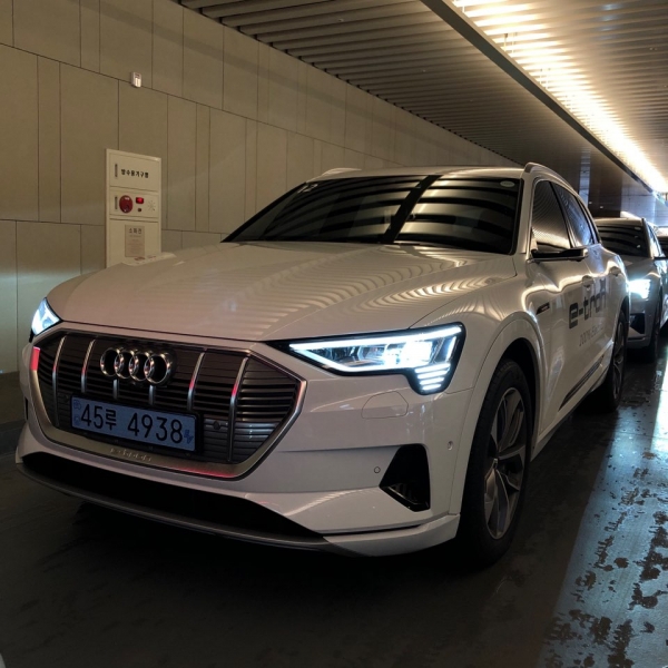 아우디코리아가 지난 1일 출시한 아우디 브랜드 최초의 순수 전기 SUV ‘아우디 e-트론 55 콰트로(Audi e-tron 55 quattro)’를 만났다.