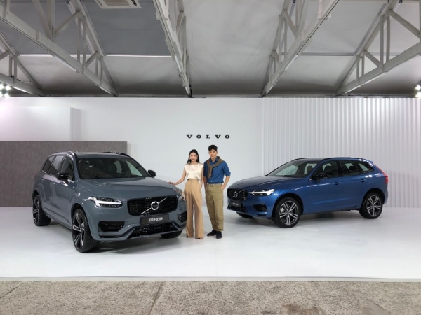 볼보코리아가 플래그십 SUV, XC90 및 스웨디시 다이내믹 SUV, XC60의 T8 R-Design 한정판 에디션을 공개하고 시판에 나섰다.
