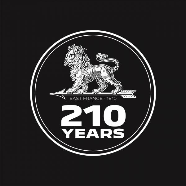 푸조가 브랜드 창립 210주년을 맞이해 210주년 기념 브랜드 로고를 공개, 전 세계 고객들을 대상으로 한 ‘2.1.0 렛츠 고’ 글로벌 캠페인을 진행한다.